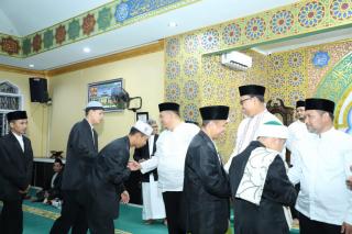 Sekda Inhil lepaskan rombongan kafilah Musabaqoh Tilawatil Quran ke 41 Tingkat Provinsi Riau di Reng